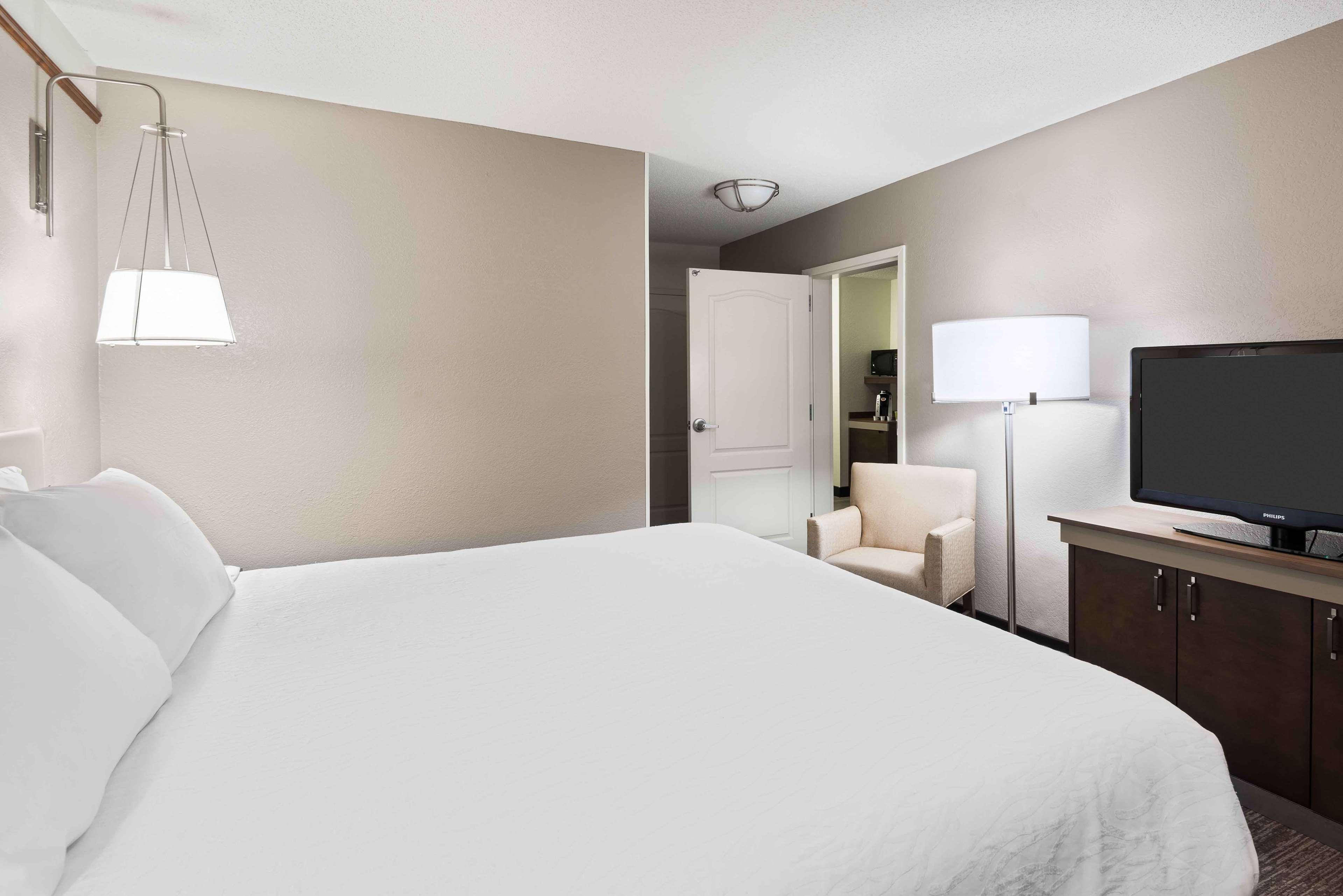 Hilton Garden Mayfaire Town Center 3*
