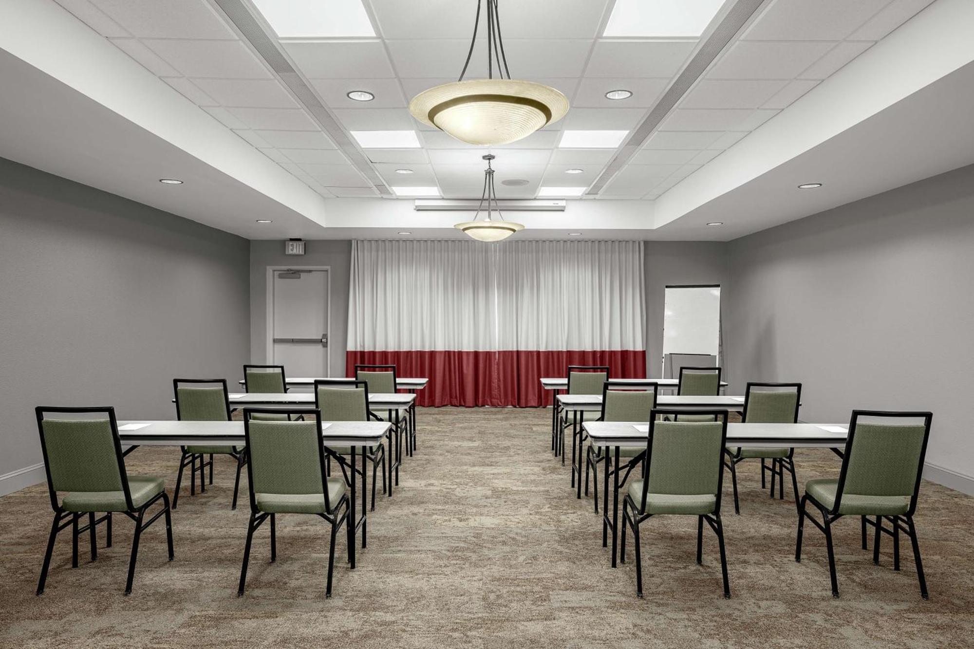 Hotel Hilton Garden Mayfaire Town Center 3*