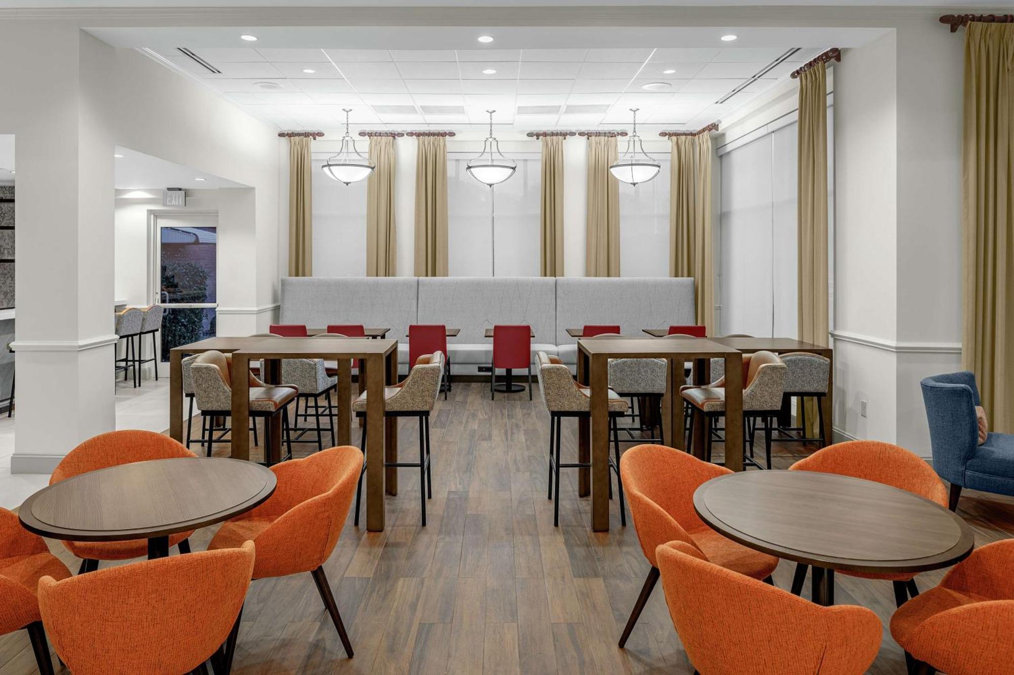 Hilton Garden Mayfaire Town Center Hotel 3*