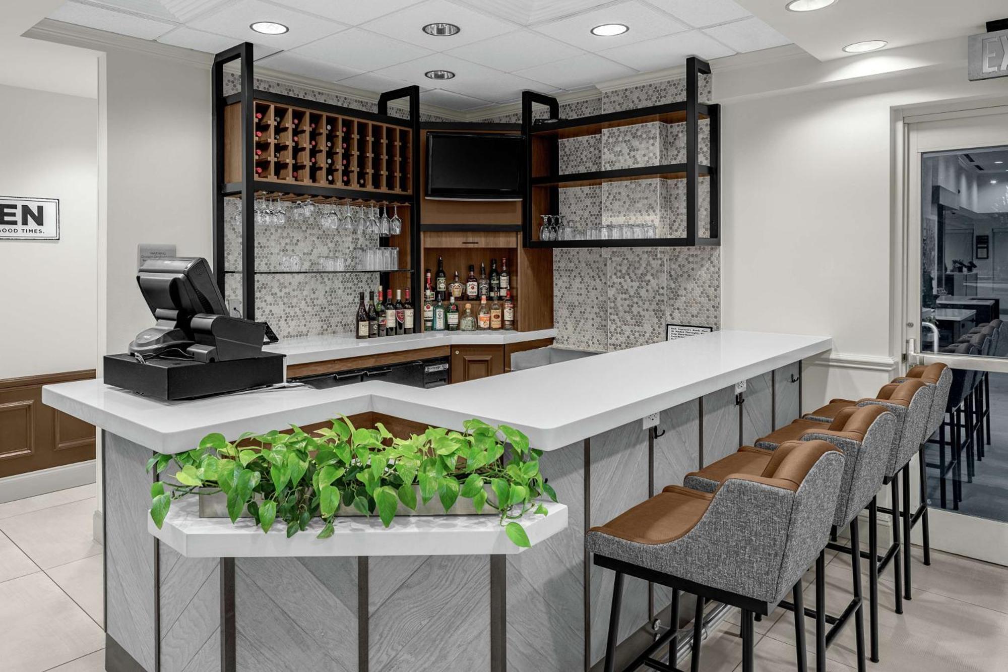 Hilton Garden Mayfaire Town Center 3*