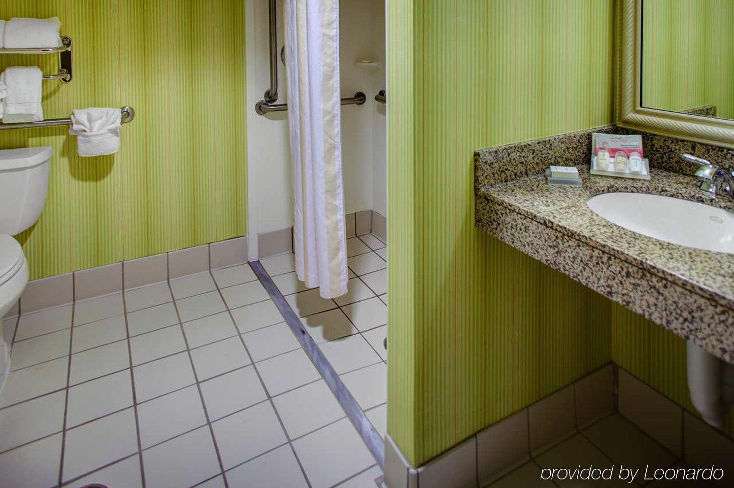Hilton Garden Mayfaire Town Center 3*