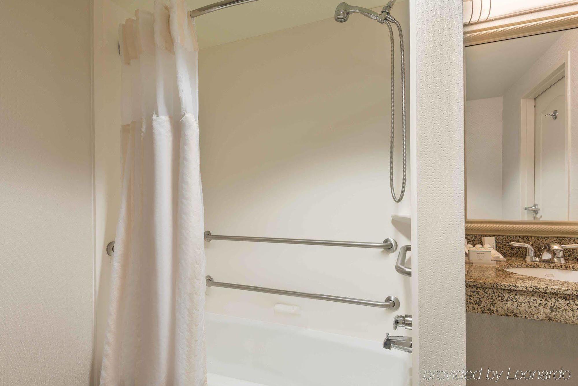 Hotel Hilton Garden Mayfaire Town Center 3*